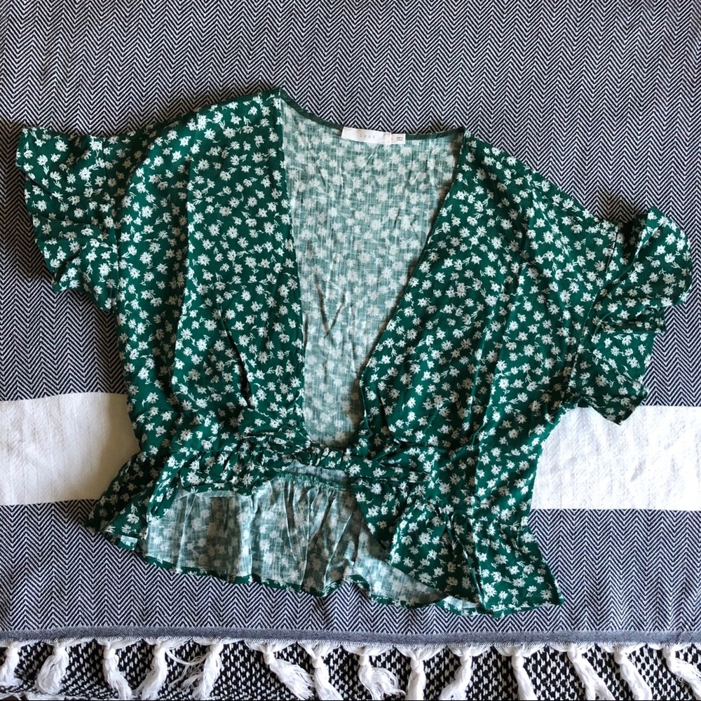 NWOT Lush tie top sz L